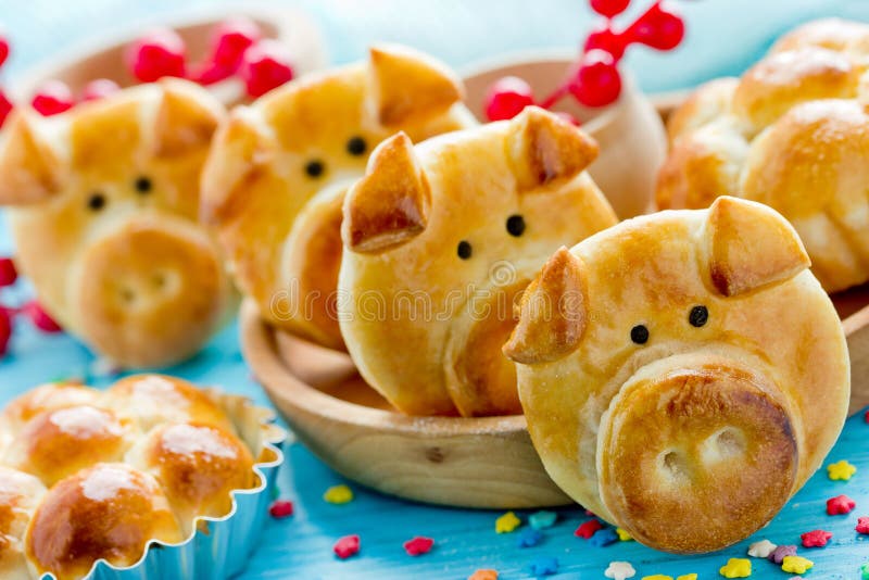 Pig Buns, Piggy Dinner Rolls, Adorable Edible Pigs from Dough Stock ...