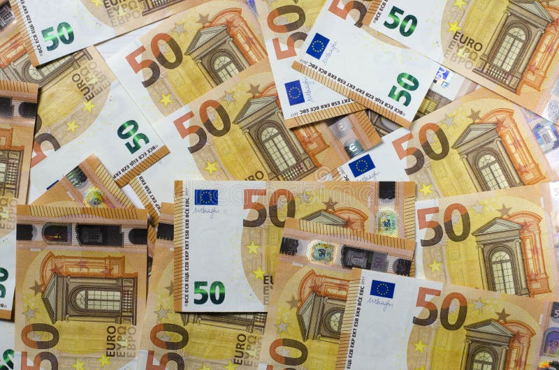 Pila de 50 notas euro Muchos billetes de banco euro foto de archivo Pila de 50 notas euro Muchos billetes de banco euro foto de archivo