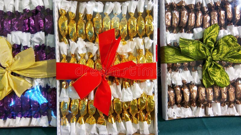 Pila de pasta de azúcar húngara famosa de la Navidad como fondo