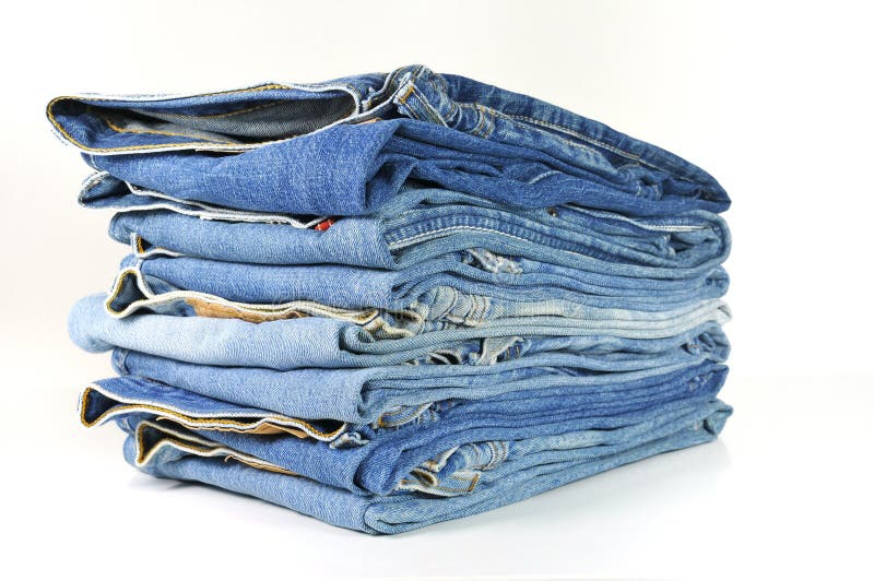 Pila di blue jeans fotografie stock Pila di blue jeans fotografie stock