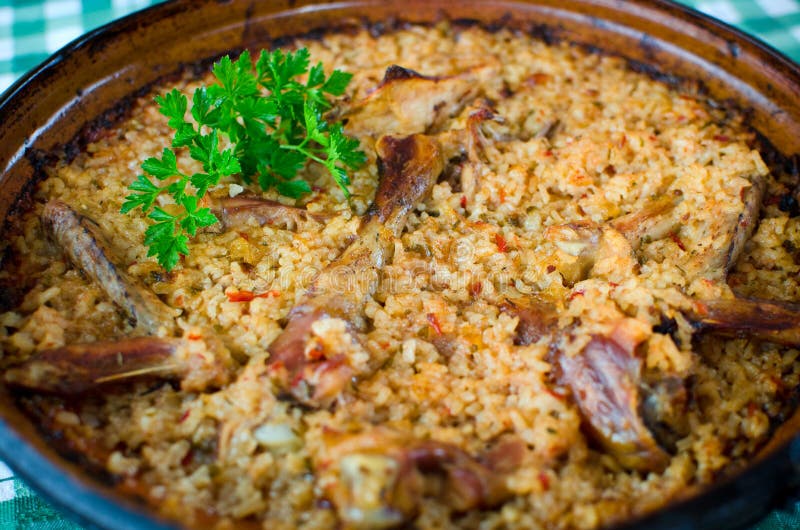 Pilaf receta rumana imagen de archivo. Imagen de arroz 34746709
