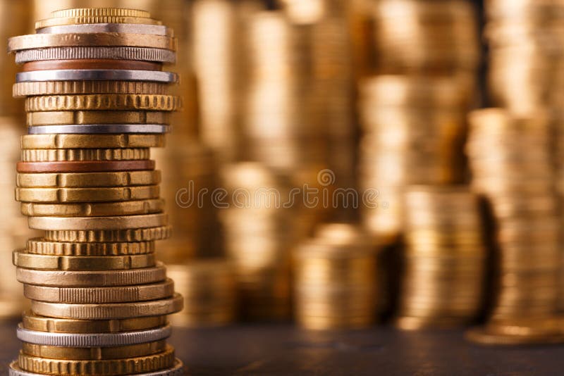 Pilas de oro de la moneda, fondo rico del dinero imágenes de archivo libres de regalías Pilas de oro de la moneda, fondo rico del dinero imágenes de archivo libres de regalías