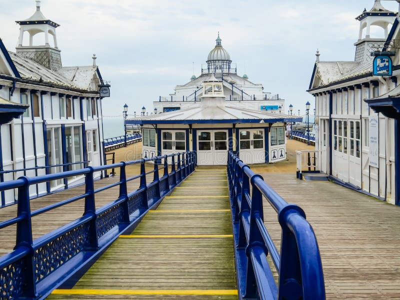 Pilastro di Eastbourne in un giorno soleggiato Sussex orientale, Inghilterra fotografia stock Pilastro di Eastbourne in un giorno soleggiato Sussex orientale, Inghilterra fotografia stock