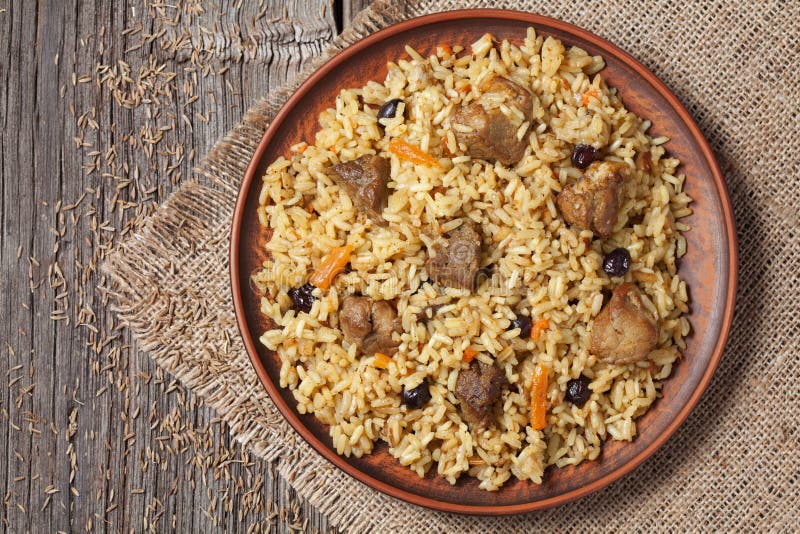 Pilau nacional tradicional árabe do alimento do arroz cozinhado fotos de stock royalty free Pilau nacional tradicional árabe do alimento do arroz cozinhado fotos de stock royalty free