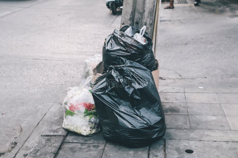 https://thumbs.dreamstime.com/b/pile-black-garbage-footpath-side-road-big-city-pollution-trash-black-plastic-bag-junk-public-park-pile-168434756.jpg