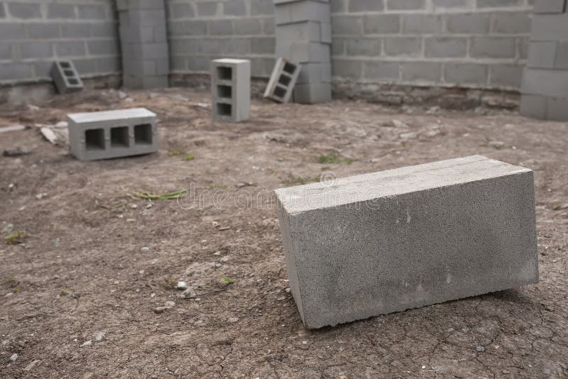 Pile de blocs de ciment au chantier de construction photographie stock Pile de blocs de ciment au chantier de construction photographie stock