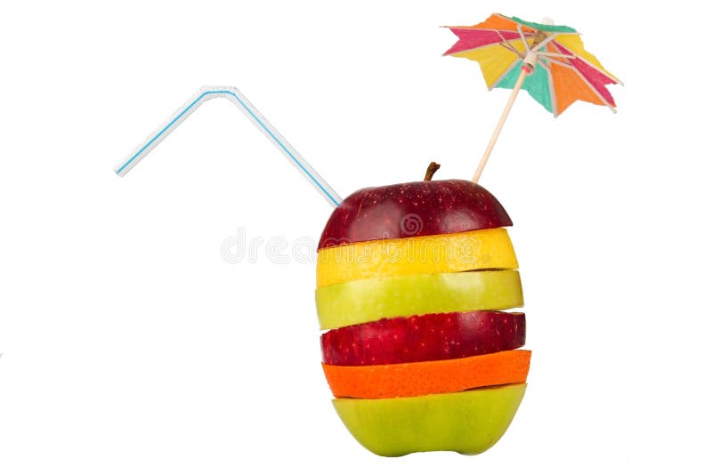 Pile de fruit coupé en tranches avec la paille et le parapluie photos libres de droits Pile de fruit coupé en tranches avec la paille et le parapluie photos libres de droits