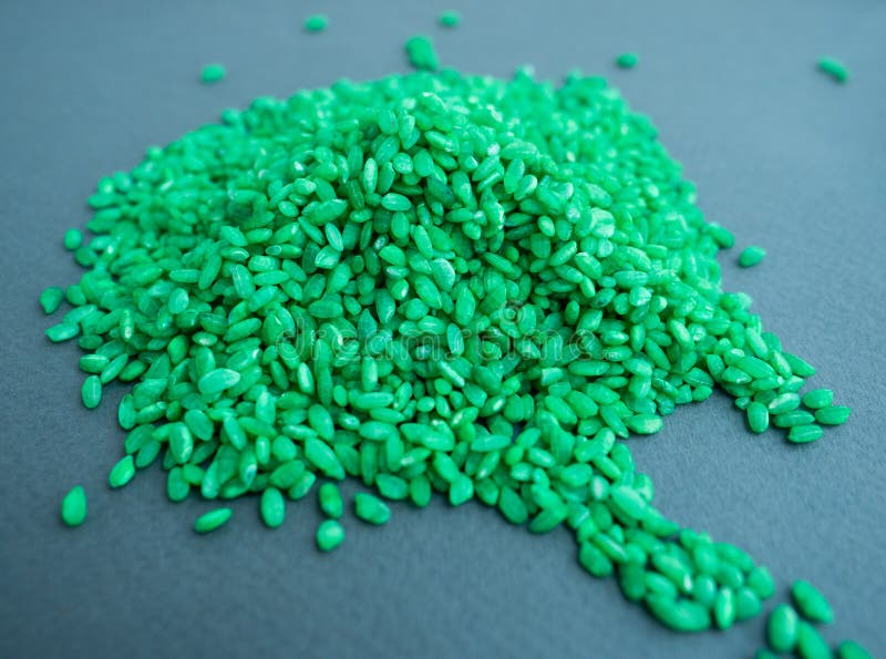 Pile de photos de montagne de riz de couleur verte grain de riz. photographie stock libre de droits