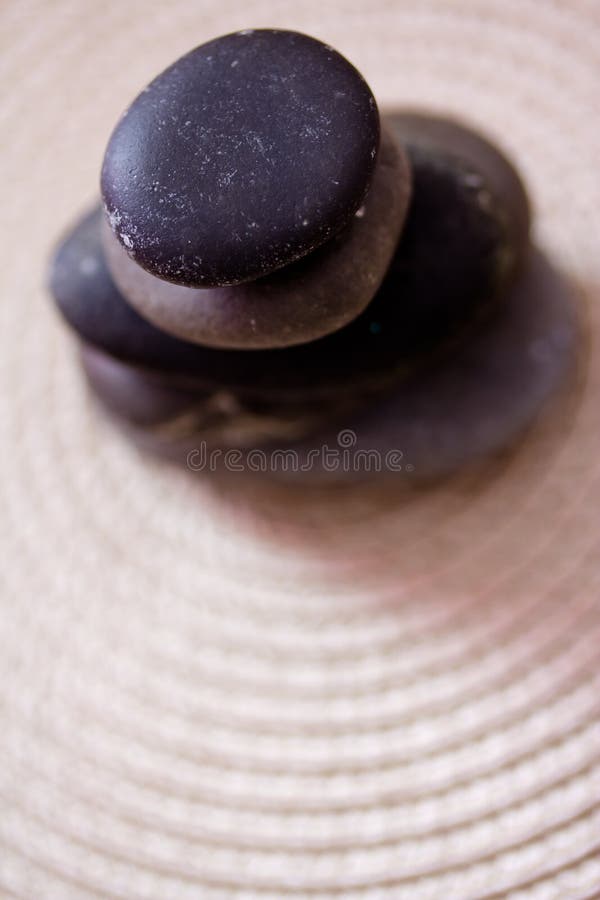 Pile de pierre : zen, équilibre et méditation photo stock Pile de pierre : zen, équilibre et méditation photo stock