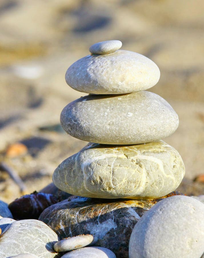 Pile de pierres sur la plage images stock Pile de pierres sur la plage images stock