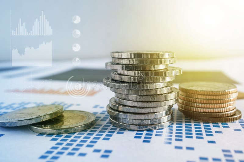 Pile della moneta su carta del grafico finanziario Icone dei grafici, worldwi immagine stock libera da diritti Pile della moneta su carta del grafico finanziario Icone dei grafici, worldwi immagine stock libera da diritti