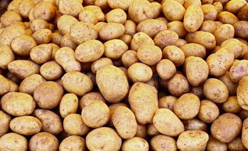 Pile of raw potatoes