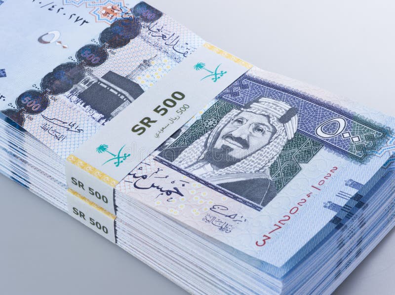 Pile Of Saudi Riyal Banknotes Of 500 With Image Of King Abdulaziz Stock pile-of-saudi-riyal-banknotes-of-500-with-image-of-king-abdulaziz-stock
