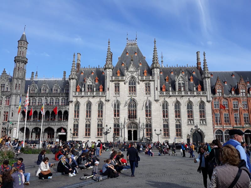 Pilenie odwiedzać Bruges, Belgia -