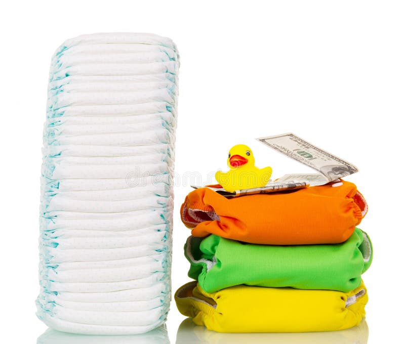 Piles jetables et couches-culottes de tissu, argent, canard en caoutchouc d'isolement photographie stock libre de droits Piles jetables et couches-culottes de tissu, argent, canard en caoutchouc d'isolement photographie stock libre de droits