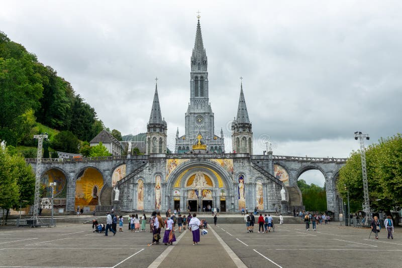 Pilgrims in the Sanctuary of Our Lady of Lourdes France Editorial Stock ...