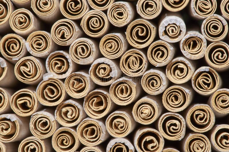 Pilha de cigarros Roll-Vossa-Própria fotografia de stock royalty free