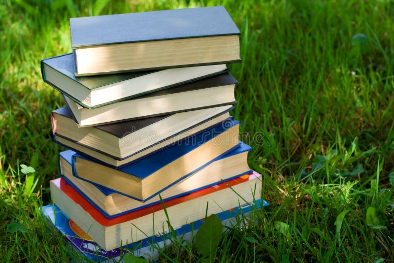 Pilha de livros imagens de stock royalty free