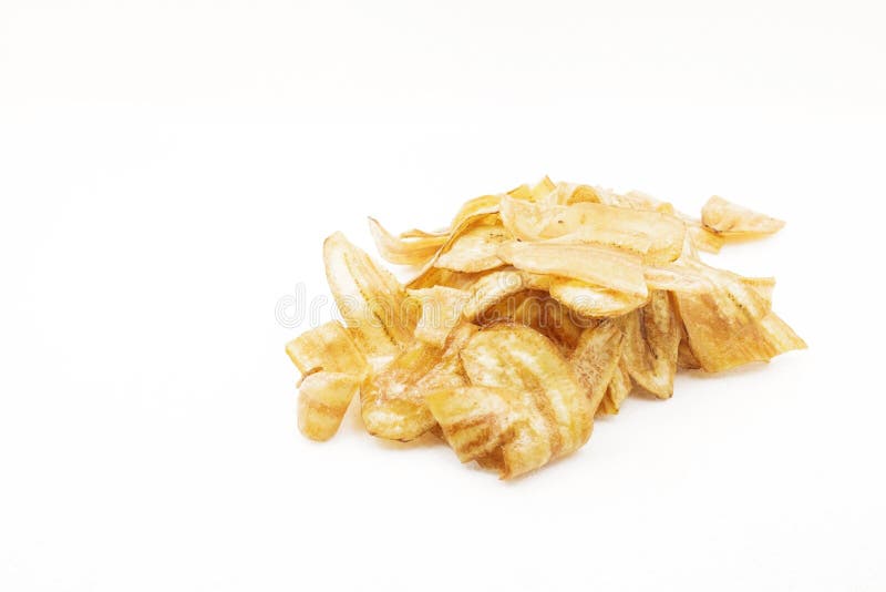 Pilha isolada de microplaquetas da banana, petisco fotografia de stock royalty free Pilha isolada de microplaquetas da banana, petisco fotografia de stock royalty free