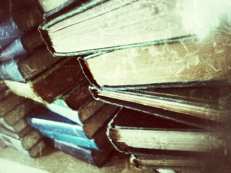 Pilhas de livros velhos imagens de stock royalty free Pilhas de livros velhos imagens de stock royalty free