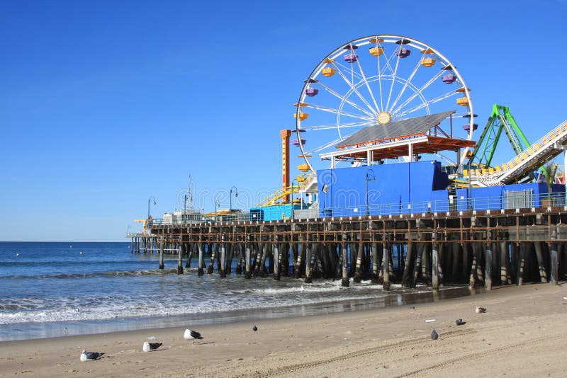Pilier et plage de Santa Monica en Californie méridionale photos stock Pilier et plage de Santa Monica en Californie méridionale photos stock