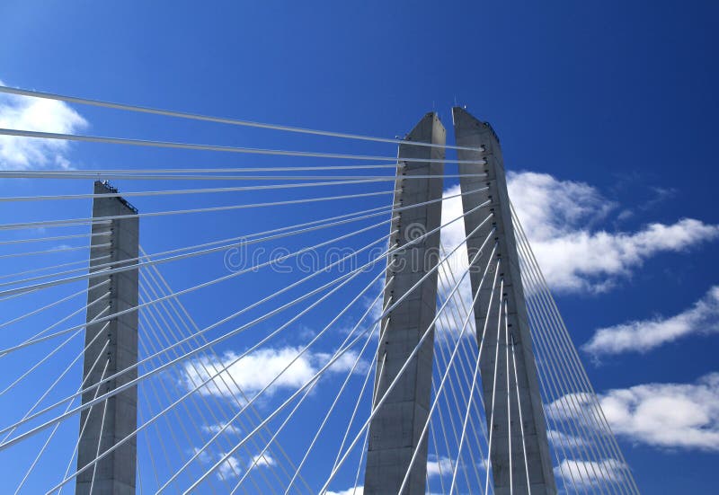 Looking up the Mario Cuomo Bridge