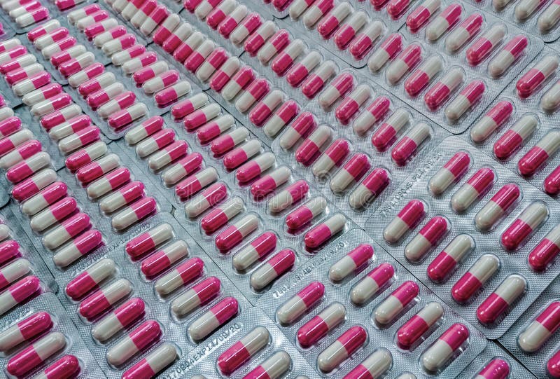 Piller f? r Closeuprosa f? rg-vit antibiotiska kapsel i bl? sapacke Motst? nd f? r antibiotisk drog Farmaceutisk bransch globalt arkivbild
