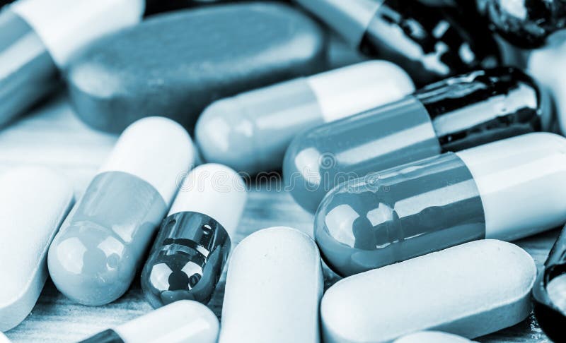 Pillole o capsule della medicina su fondo di legno Prescrizione del farmaco per il farmaco di trattamento Medicinale farmaceutico fotografia stock libera da diritti Pillole o capsule della medicina su fondo di legno Prescrizione del farmaco per il farmaco di trattamento Medicinale farmaceutico fotografia stock libera da diritti