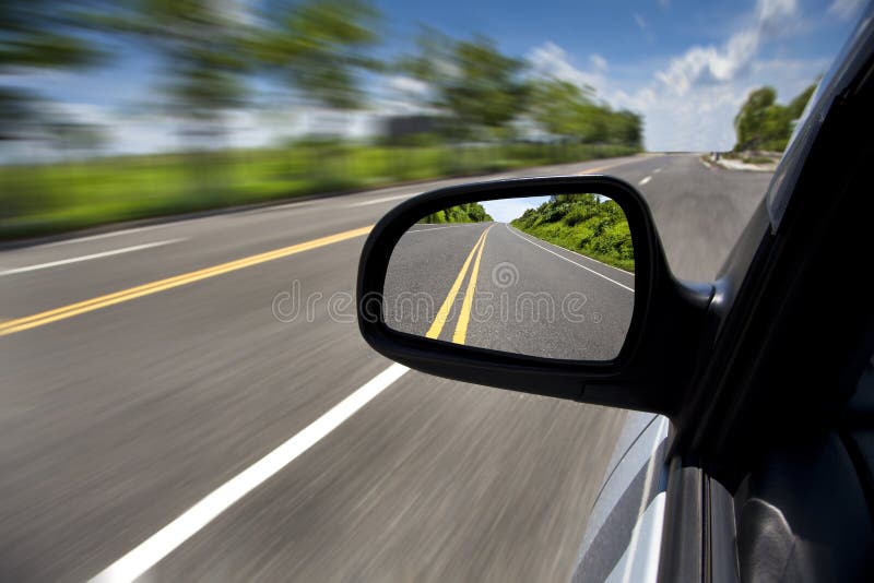 Piloter par la route vide image stock Piloter par la route vide image stock