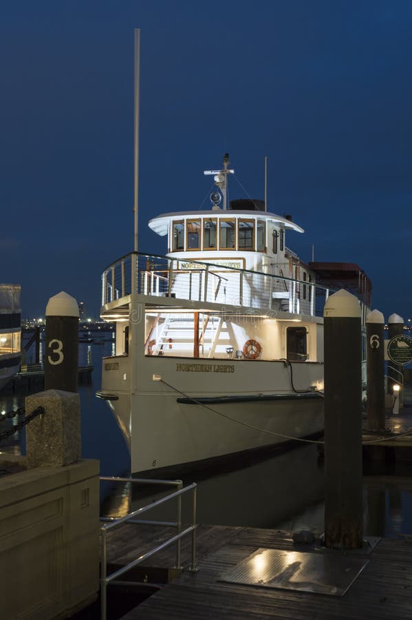 Pilothouse des lumières du nord de bateau de croisière photos stock Pilothouse des lumières du nord de bateau de croisière photos stock