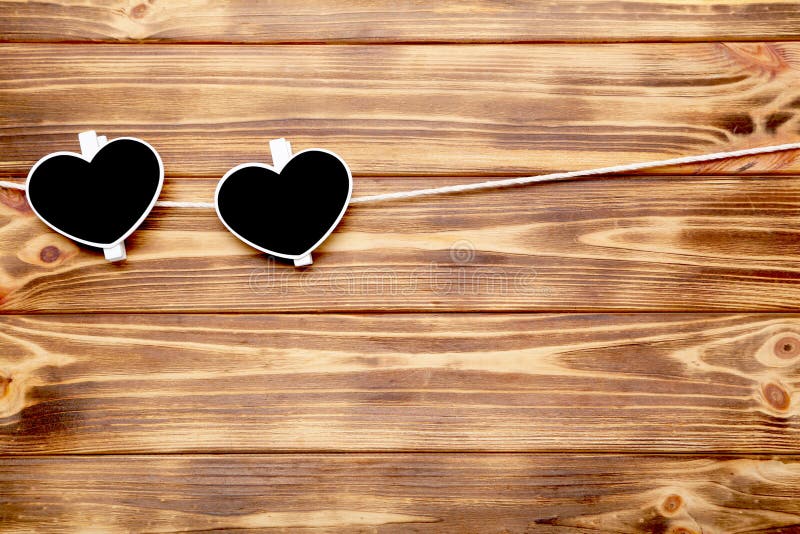 Pinces à linge dans la forme du coeur image stock Pinces à linge dans la forme du coeur image stock