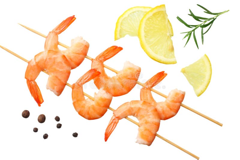 pinchos de los camarones con el limón y el romero aislados en un fondo blanco Visión superior imagen de archivo pinchos de los camarones con el limón y el romero aislados en un fondo blanco Visión superior imagen de archivo