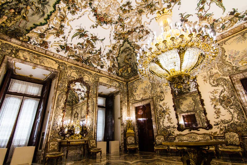 Pincipal kunglig sida spain för madrid slott royaltyfri fotografi