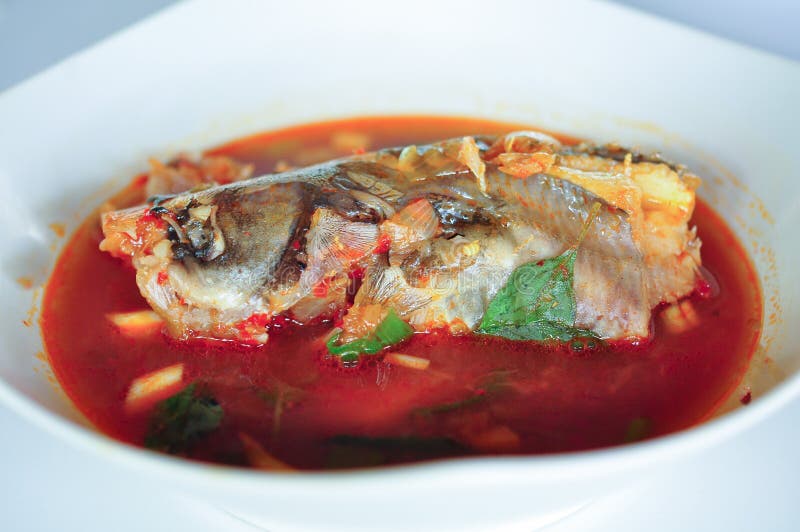 Pindang Patin är fisksoppa med traditionell mat för sås från Palembang royaltyfri fotografi Pindang Patin är fisksoppa med traditionell mat för sås från Palembang royaltyfri fotografi
