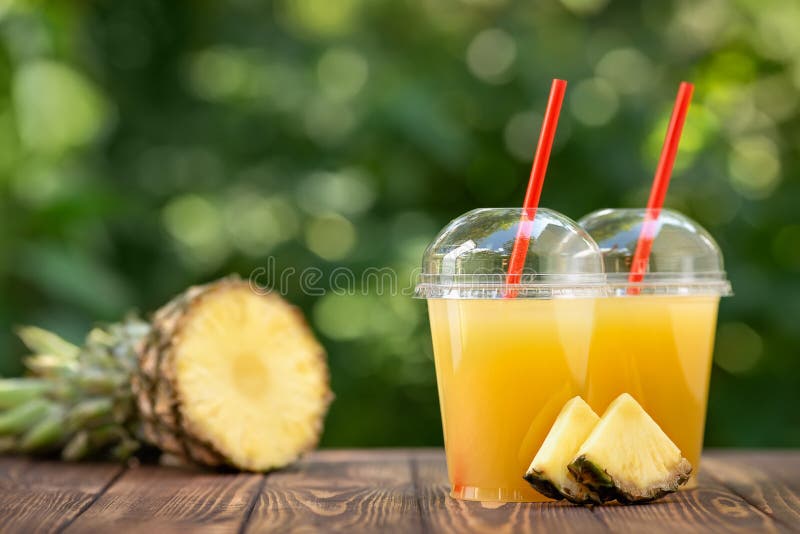 https://thumbs.dreamstime.com/b/pineapple-juice-disposable-plastic-cups-fresh-two-ripe-fruit-wooden-table-outdoors-take-away-glass-summer-156283124.jpg