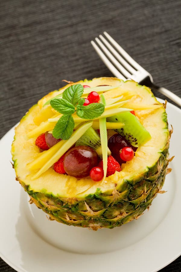 Pineapple stuffed with fruits