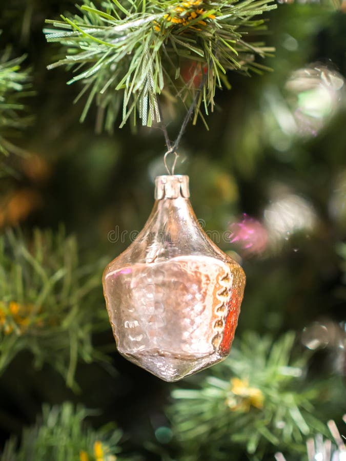 Pingente Uma Lanterna Para Decorar Uma árvore De Natal. Ussr De Brinquedo  Imagem de Stock - Imagem de filial, decorar: 191697117