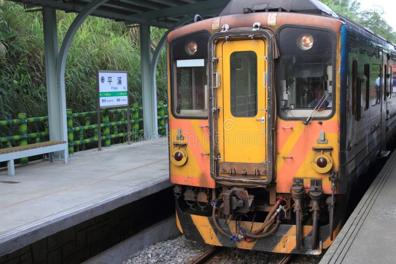 Pingxipost en trein op Pingxi-lijn stock afbeeldingen Pingxipost en trein op Pingxi-lijn stock afbeeldingen