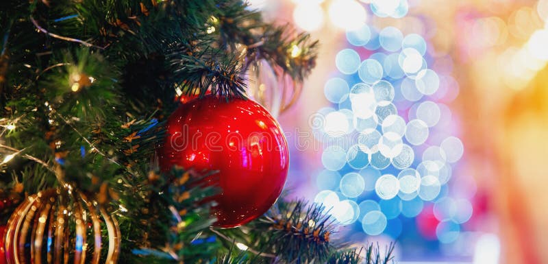 Árvore De Natal Decorada, Cor Vermelha E Verde, Fecho De Brinquedos E Doce Listrado Imagem de Stock - Imagem de fresco, brilho: 169749387 Árvore De Natal Decorada, Cor Vermelha E Verde, Fecho De Brinquedos E Doce Listrado Imagem de Stock - Imagem de fresco, brilho: 169749387