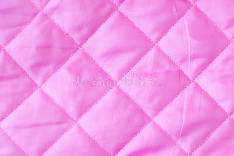 Hãy khám phá chiếc vải màu hồng nổi bật với hình thoi độc đáo qua hình ảnh này. Vải này sẽ là điểm nhấn tuyệt vời cho bất kỳ trang phục hay dự án may mặc nào của bạn. Với màu sắc và họa tiết tinh tế, chiếc vải này không chỉ đơn thuần là vật liệu mà còn là một tác phẩm nghệ thuật.