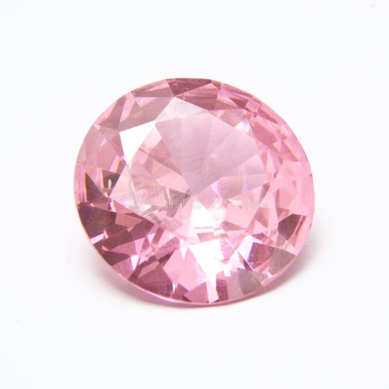 Diamante rosa isolato su sfondo bianco.