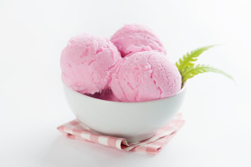 https://thumbs.dreamstime.com/b/pink-ice-cream-bowl-scoop-table-cloth-white-background-61061396.jpg