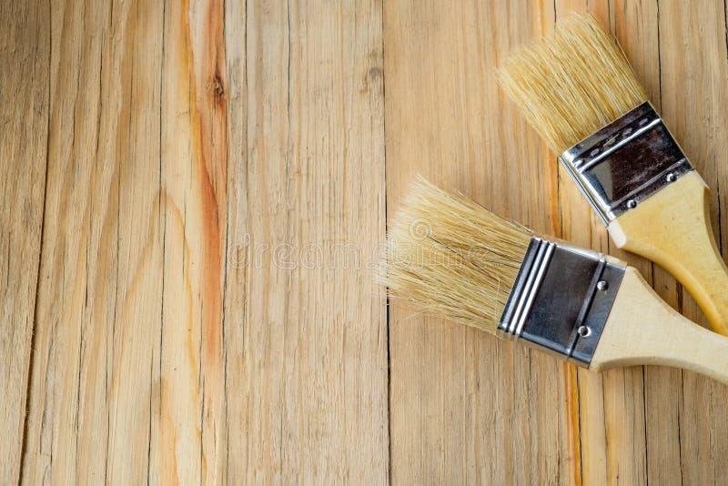 Pinsel auf einem Holztisch lizenzfreies stockbild Pinsel auf einem Holztisch lizenzfreies stockbild