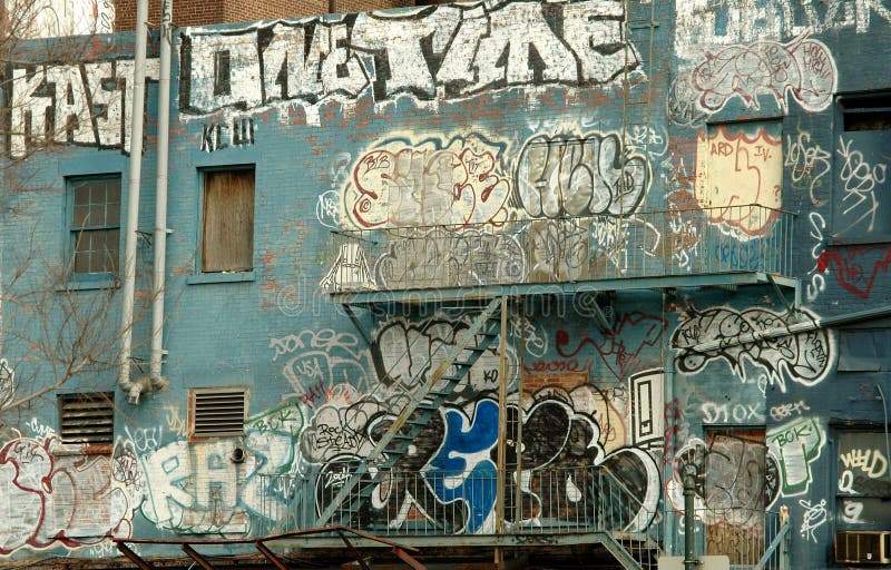 Pintada en un edificio de NYC imagenes de archivo Pintada en un edificio de NYC imagenes de archivo
