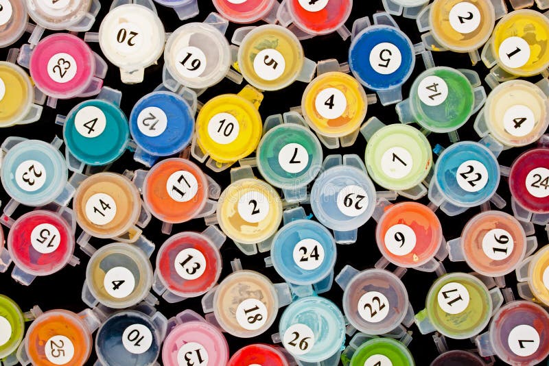 Pintar Por Números Na Lona é Uma Maneira De Desenho E De Colorir Imagem de  Stock - Imagem de maneira, relaxe: 143813205