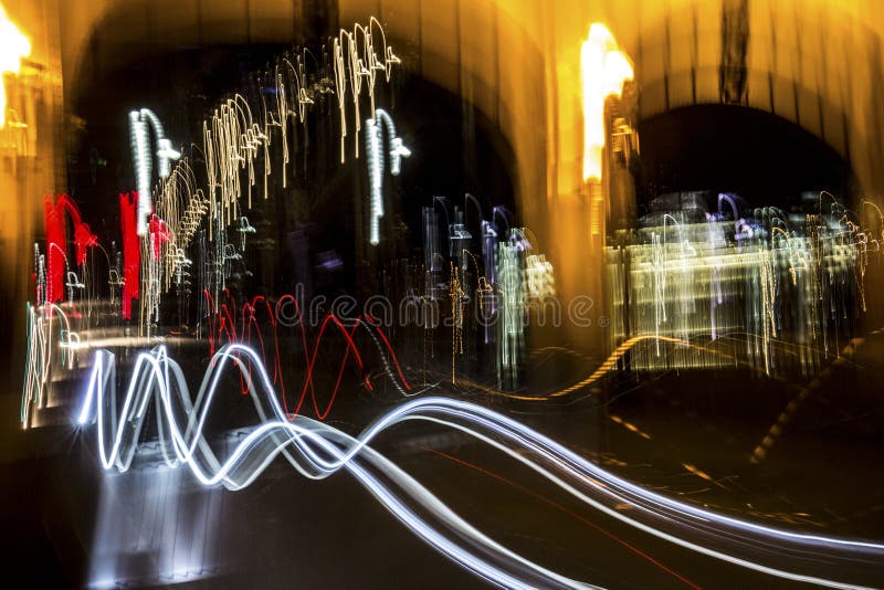 Pintura ligera abstracta del movimiento del tráfico en Pittsburgh, Pennsylvania foto de archivo Pintura ligera abstracta del movimiento del tráfico en Pittsburgh, Pennsylvania foto de archivo