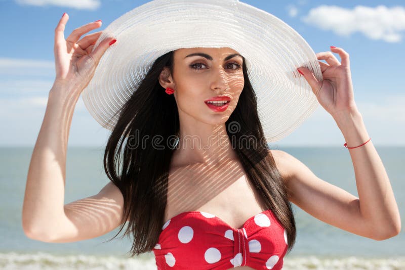 Una foto de una persona favorita estilizado una mujer sobre el Playa.