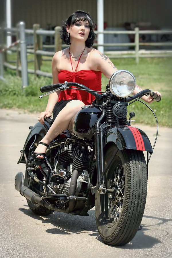 anniversaire  du 23 aout 2018 Pinup-woman-motorcycle-19831277