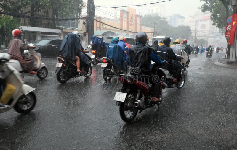 Pioggia persistente, stagione delle pioggie alla città di Ho Chi Minh fotografia stock Pioggia persistente, stagione delle pioggie alla città di Ho Chi Minh fotografia stock