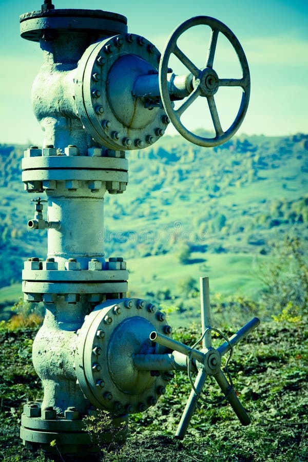 Pipelinetunnelbanaventiler arkivfoto